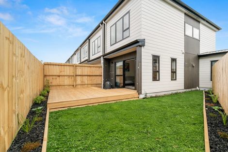 Photo of property in 32 Tapuwae Way, Mangere Bridge, Auckland, 2022