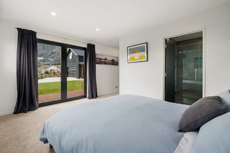 Photo of property in 6a Kinross Lane, Jacks Point, Queenstown, 9371