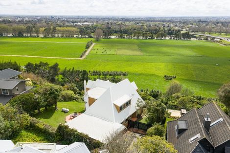 Photo of property in 96 Clifton Terrace, Fitzherbert, Palmerston North, 4410