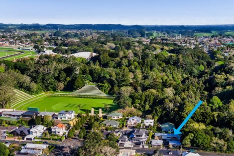 Photo of property in 4/1 Gilbert Street, New Plymouth, 4310