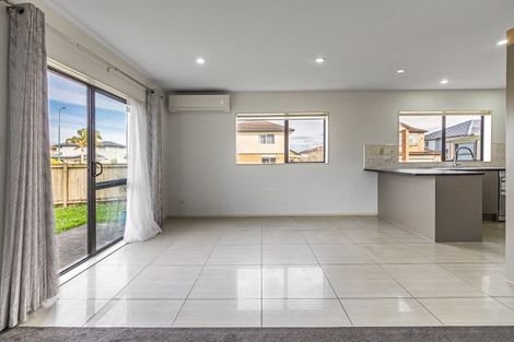Photo of property in 37 Kestev Drive, Flat Bush, Auckland, 2016