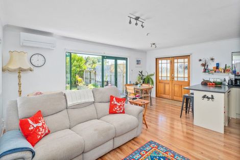 Photo of property in 6 Redwings Close, Whitianga, 3510