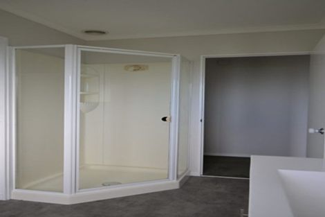 Photo of property in 24 Loughanure Place, Massey, Auckland, 0614