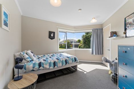 Photo of property in 40 Joseph Banks Drive, Whitby, Porirua, 5024