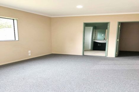Photo of property in 39 Makora Road, Massey, Auckland, 0614