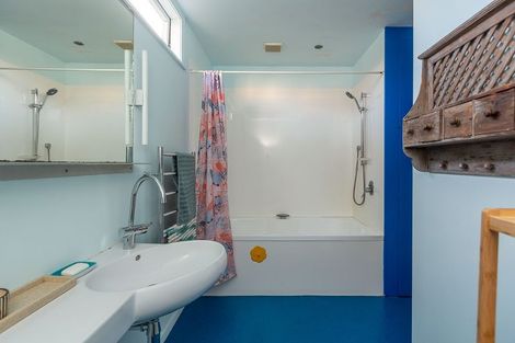 Photo of property in 174 Queens Drive, Lyall Bay, Wellington, 6022