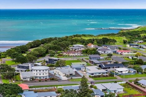 Photo of property in Headlands Opunake, 32 Fox Street, Opunake, 4616