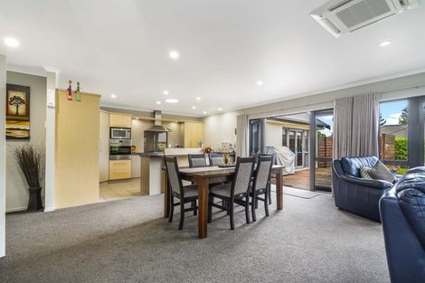 Photo of property in 90 Saint James Drive, Huntington, Hamilton, 3210