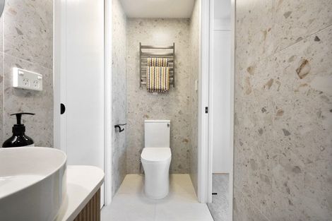Photo of property in 69b Chivalry Road, Glenfield, Auckland, 0629