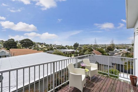 Photo of property in 14a Holiday Road, Stanmore Bay, Whangaparaoa, 0932