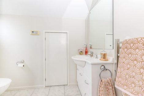 Photo of property in 13 Mallard Grove, Churton Park, Wellington, 6037