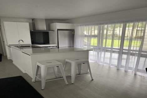 Photo of property in 16 Thorburn Avenue, Red Beach, 0932