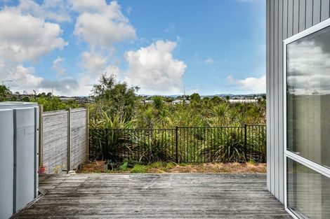 Photo of property in 3 John Burn Road, Takanini, 2110