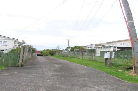 Photo of property in 2/62 Clayburn Road, Glen Eden, Auckland, 0602