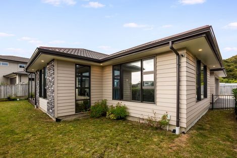 Photo of property in 5 Waitaria Terrace, Aotea, Porirua, 5024