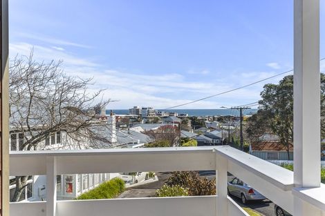 Photo of property in 10 Ridge Lane, New Plymouth, 4310