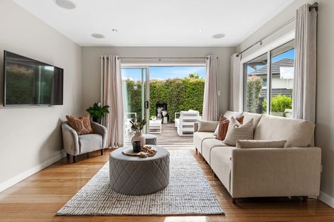 Photo of property in 5 Mural Place, Greenhithe, Auckland, 0632