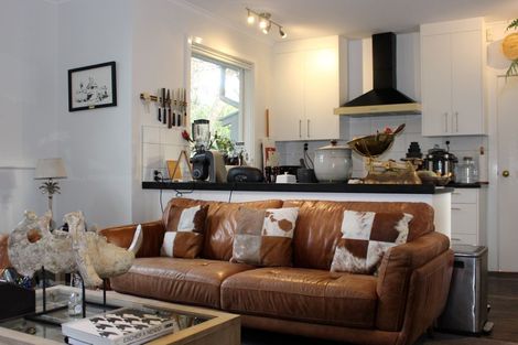 Photo of property in 52 North Parade, Richmond, Christchurch, 8013