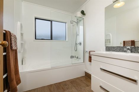 Photo of property in 1/10 Sevilla Place, Unsworth Heights, Auckland, 0632