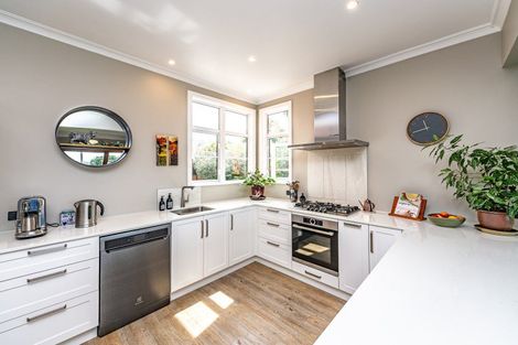 Photo of property in 2 Kent Road, Saint Johns Hill, Whanganui, 4501