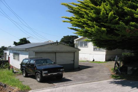 Photo of property in 2/867 East Coast Road, Northcross, Auckland, 0632
