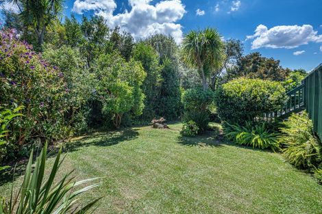 Photo of property in 16 Deane Avenue, Titirangi, Auckland, 0604