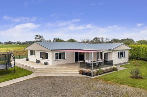Photo of property in 325 Richmond Road, Lepperton, New Plymouth, 4373