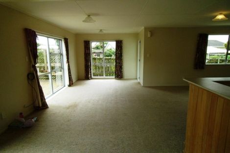 Photo of property in 10 Colenso Place, Otaki Beach, Otaki, 5512