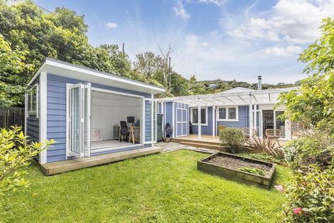 Photo of property in 65 Airlie Road, Plimmerton, Porirua, 5026