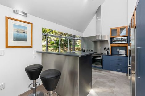 Photo of property in 25 Oakpark Place, West Harbour, Auckland, 0618