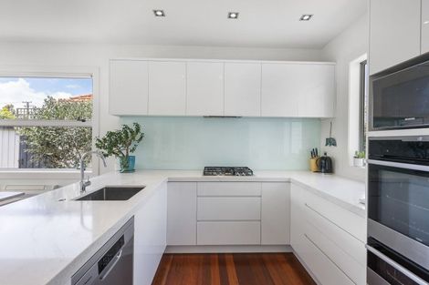 Photo of property in 2/51 Beach Road, Mellons Bay, Auckland, 2014