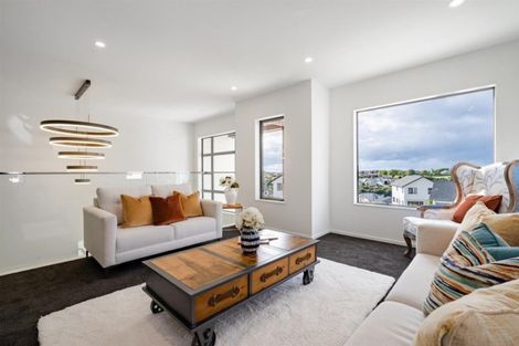 Photo of property in 8 Carberry Lane, Pinehill, Auckland, 0632