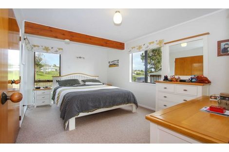 Photo of property in 2/28 Fairdale Place, Birkdale, Auckland, 0626
