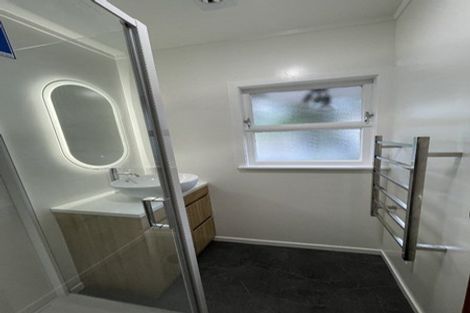 Photo of property in 2/39 Eban Avenue, Hillcrest, Auckland, 0627