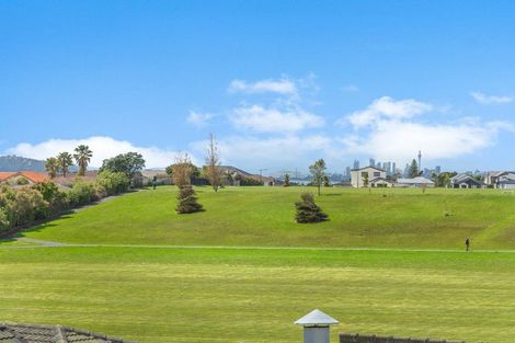 Photo of property in 7/485 Don Buck Road, Massey, Auckland, 0614