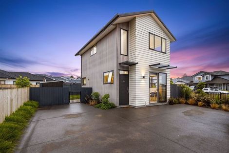 Photo of property in 73 Vinistra Road, Kumeu, 0810