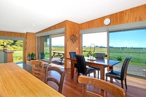 Photo of property in 1266 Wharerata Road, Muriwai, Manutuke, 4072