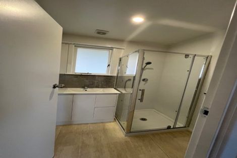 Photo of property in 73 Totaravale Drive, Totara Vale, Auckland, 0629