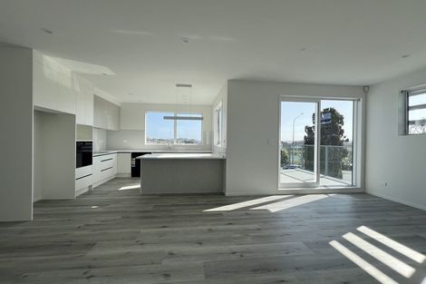 Photo of property in 319a East Coast Road, Mairangi Bay, Auckland, 0630