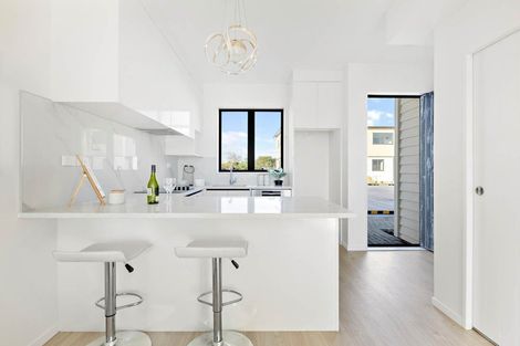Photo of property in 6/101 Botany Road, Botany Downs, Auckland, 2010