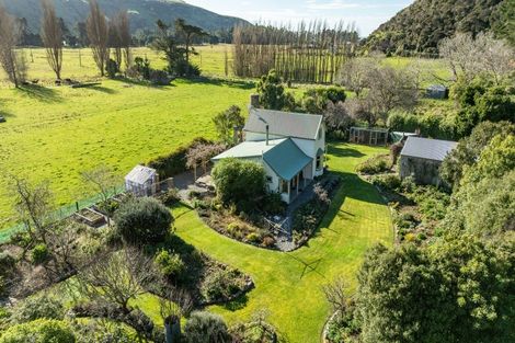 Photo of property in 1287 Okains Bay Road, Okains Bay, 7583