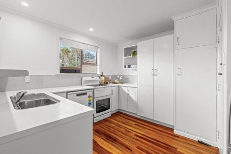 Photo of property in 6 Omori Place, Castlecliff, Whanganui, 4501