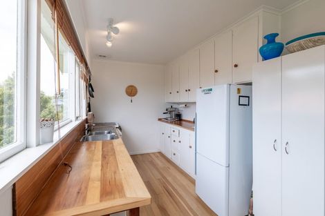 Photo of property in 40 Gill Avenue, Te Atatu Peninsula, Auckland, 0610