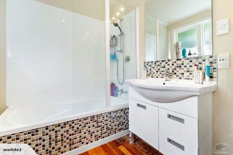 Photo of property in 137 Ruskin Road, Newlands, Wellington, 6037