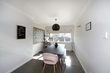 Photo of property in 28 Chester Street, Taradale, Napier, 4112