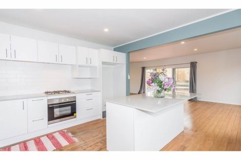 Photo of property in 6 Sheehan Road, Te Atatu South, Auckland, 0610