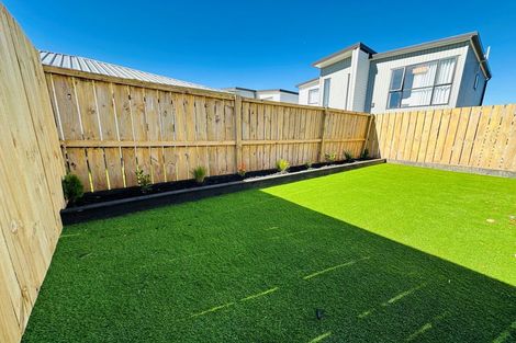 Photo of property in 1a Edward Avenue, Orewa, 0931