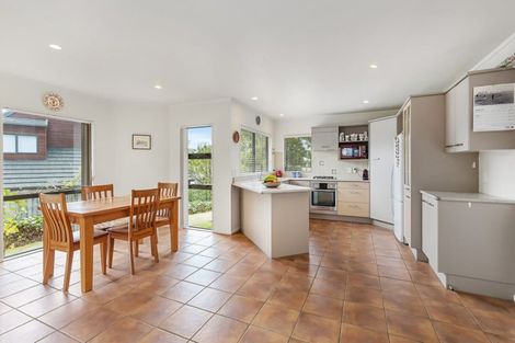 Photo of property in 13 Lanyon Place, Whitby, Porirua, 5024