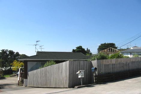 Photo of property in 1/871 East Coast Road, Northcross, Auckland, 0632
