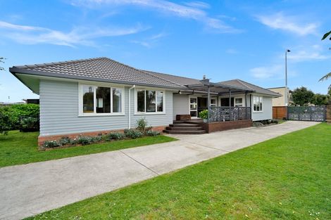 Photo of property in 14 Harbour View Road, Te Atatu Peninsula, Auckland, 0610